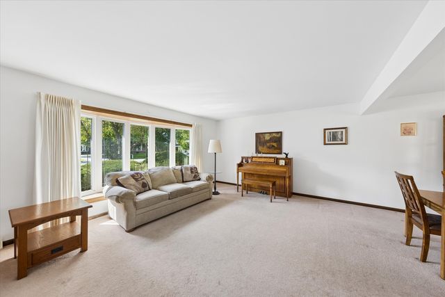 7041 Springside Avenue, Downers Grove, IL 60516