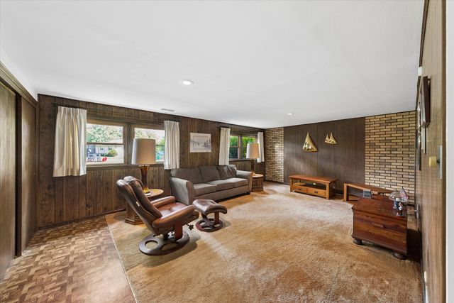 7041 Springside Avenue, Downers Grove, IL 60516