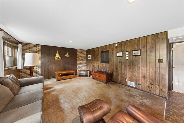 7041 Springside Avenue, Downers Grove, IL 60516