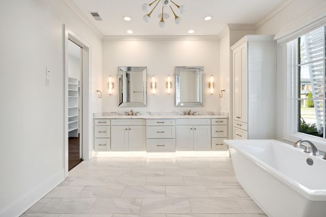 9053 WINSTON WOODS CIR, Memphis, TN 38139