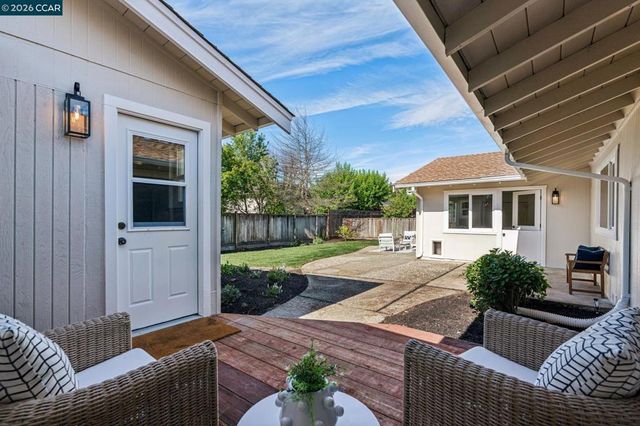 152 Tharp Dr, Moraga, CA 94556