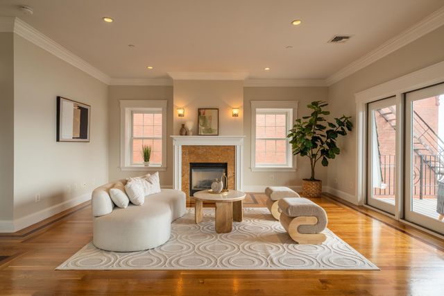 195 Webster St 3, Boston, MA 02128
