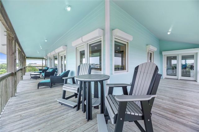 178 Smyth St, Port O'connor, TX 77982