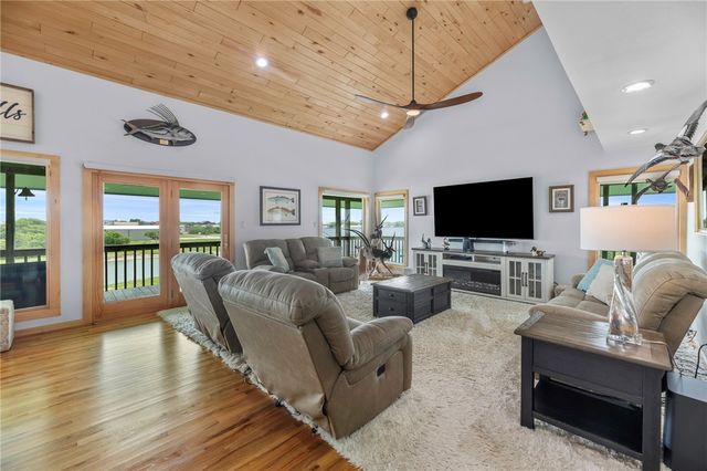 178 Smyth St, Port O'connor, TX 77982