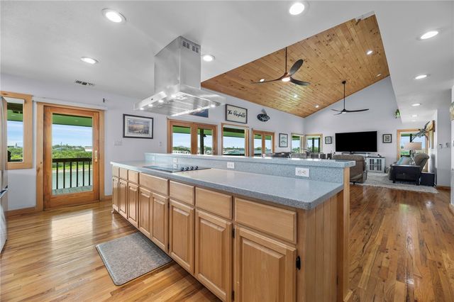 178 Smyth St, Port O'connor, TX 77982