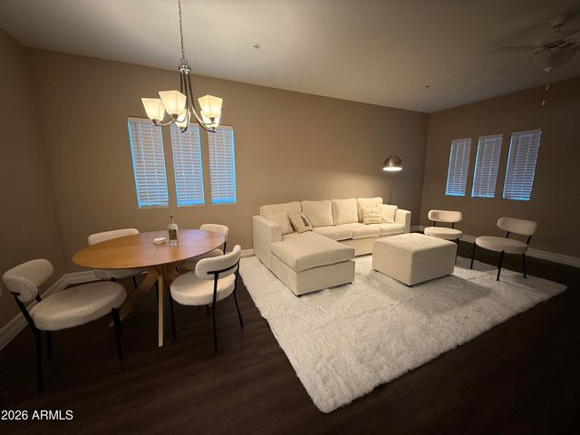 2821 S SKYLINE Drive 157, Mesa, AZ 85212