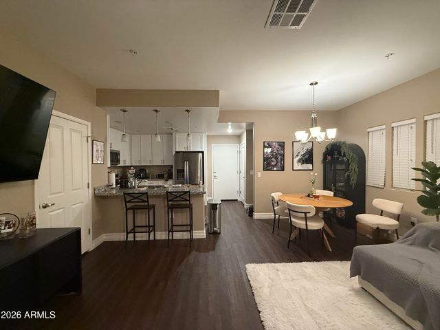 2821 S SKYLINE Drive 157, Mesa, AZ 85212
