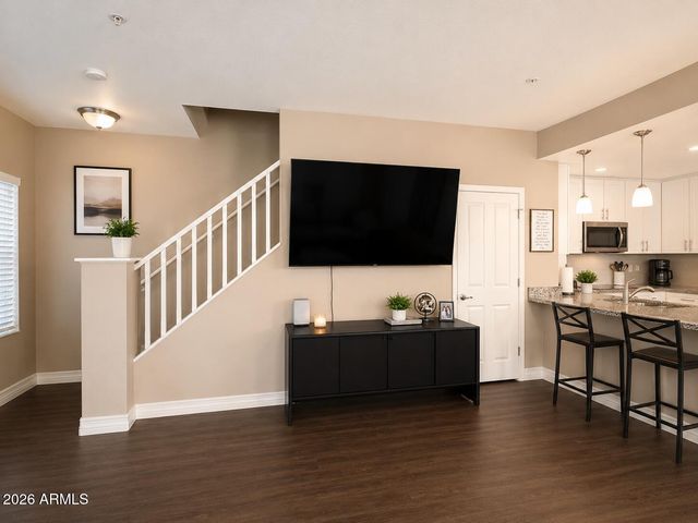 2821 S SKYLINE Drive 157, Mesa, AZ 85212