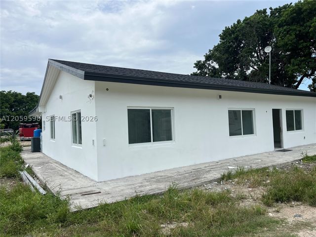 15430 SW 194th Ave ., Miami, FL 33187