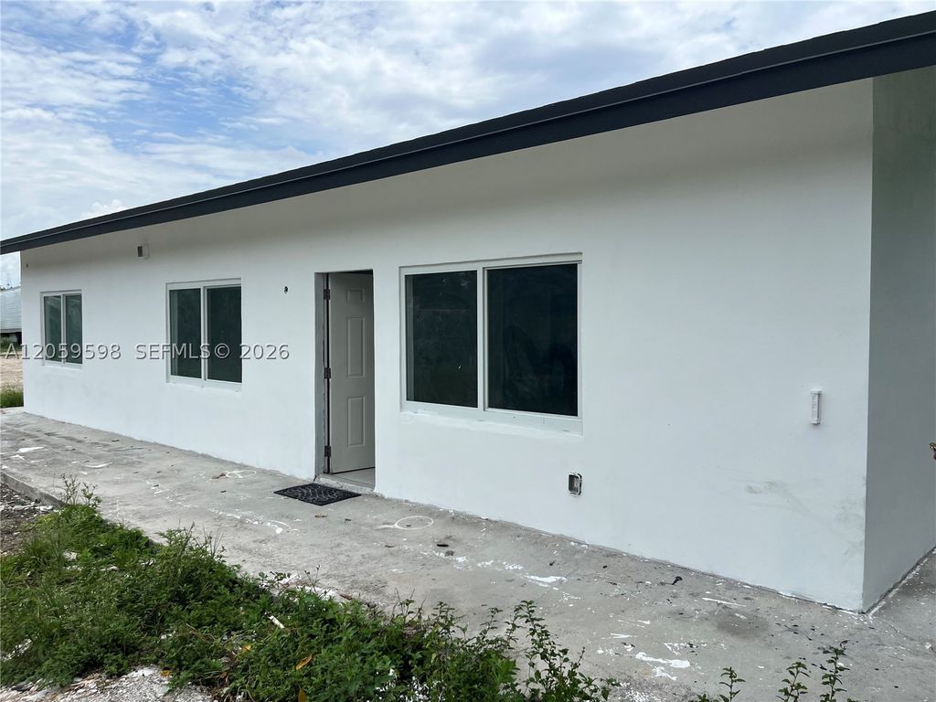 15430 SW 194th Ave ., Miami, FL 33187