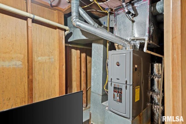 2945 S 3RD Street, Springfield, IL 62703