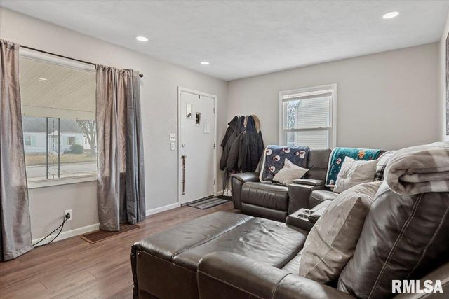 2945 S 3RD Street, Springfield, IL 62703