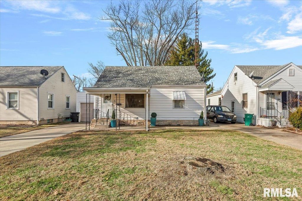 2945 S 3RD Street, Springfield, IL 62703