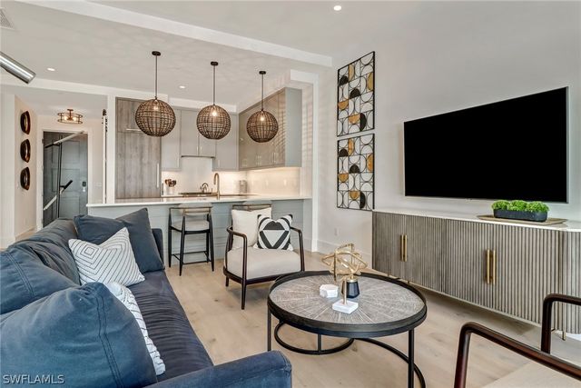 850 Central AVE 209, Naples, FL 34102