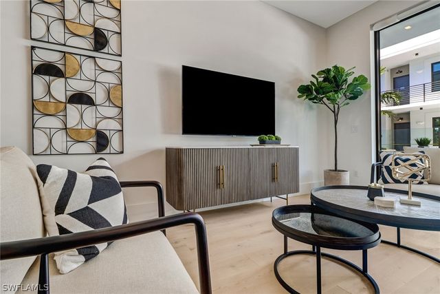 850 Central AVE 209, Naples, FL 34102