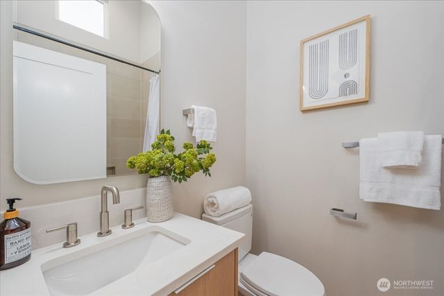 11740 Phinney Avenue N, Seattle, WA 98133