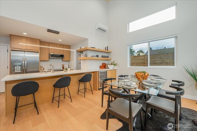 11740 Phinney Avenue N, Seattle, WA 98133