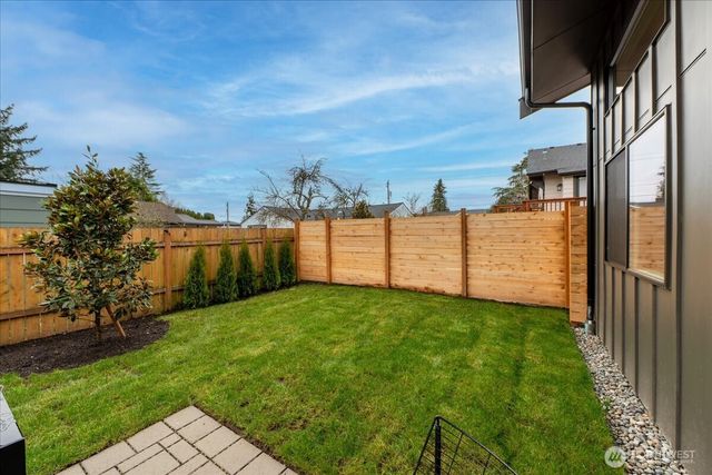 11740 Phinney Avenue N, Seattle, WA 98133