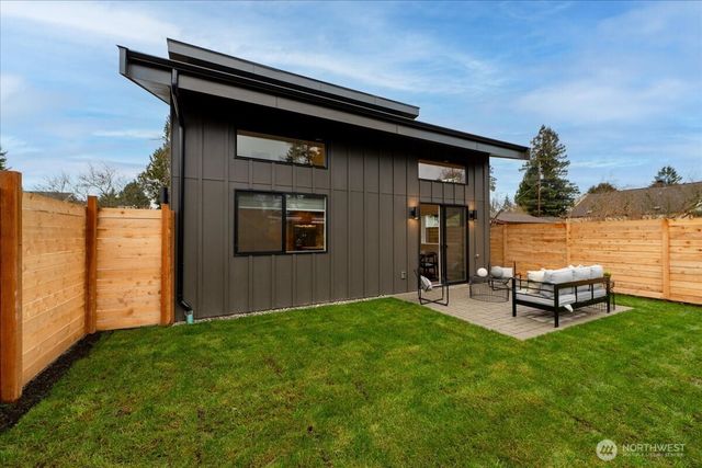 11740 Phinney Avenue N, Seattle, WA 98133