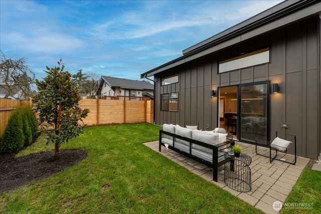 11740 Phinney Avenue N, Seattle, WA 98133