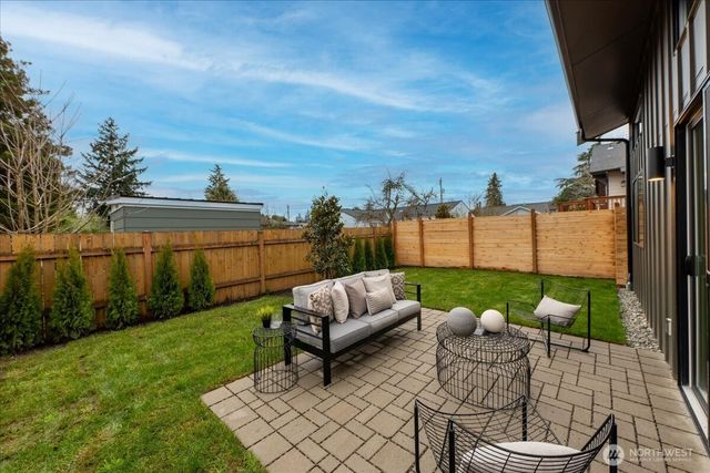 11740 Phinney Avenue N, Seattle, WA 98133