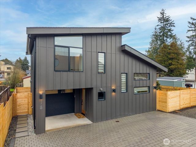 11740 Phinney Avenue N, Seattle, WA 98133