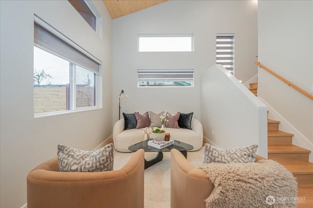 11740 Phinney Avenue N, Seattle, WA 98133