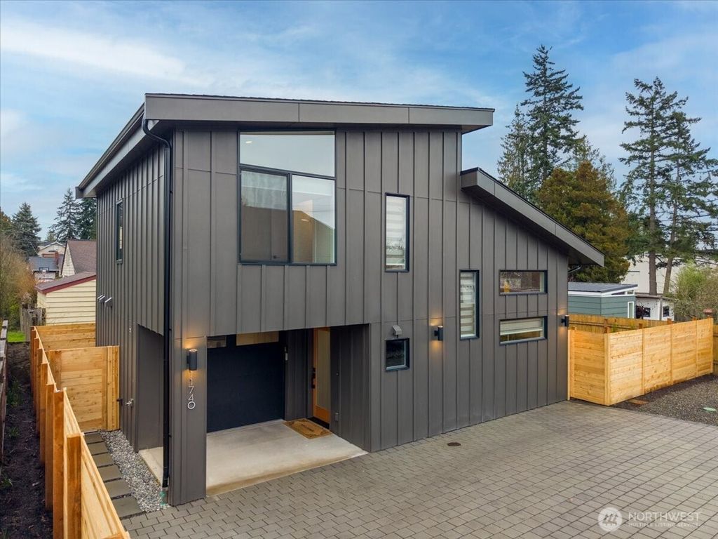 11740 Phinney Avenue N, Seattle, WA 98133