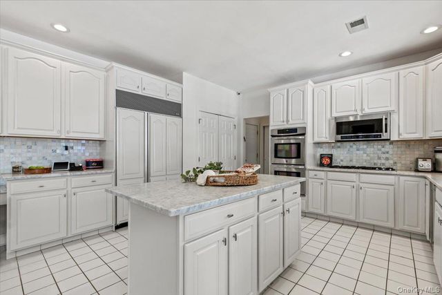 32 Rolling Ridge Road, White Plains, NY 10605