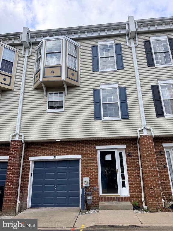 32 E MCCAULLEY CT, WILMINGTON, DE 19801 — exterior