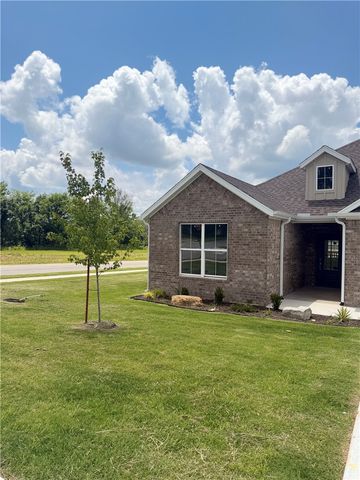 2300 Cassidy Court, Siloam Springs, AR 72761