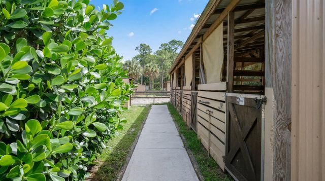 2910 Doe Trail, Loxahatchee, FL 33470