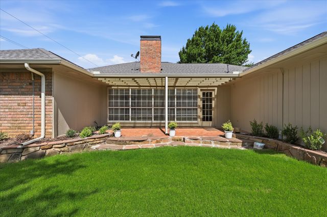 490 Spruce Drive, Highland Village, TX 75077