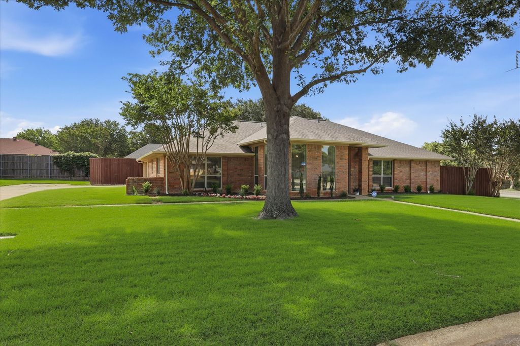 490 Spruce Drive, Highland Village, TX 75077