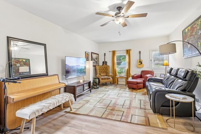 403 Pennington Ln, Cedar Hill, TN 37032