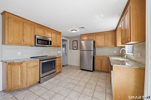 67 Countryside Lane, Suffield, CT 06078