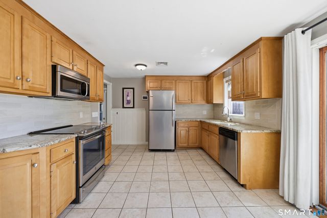 67 Countryside Lane, Suffield, CT 06078