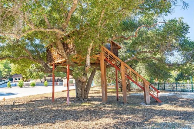 26251 Ravenhill Road, Canyon Country, CA 91387