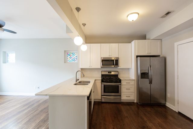 2122 N Springfield Avenue, Chicago, IL 60647