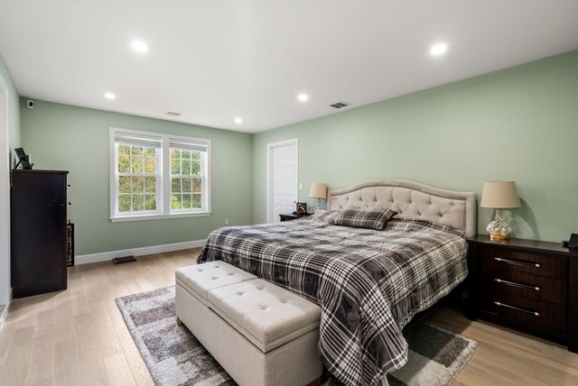 63 Pine St, Natick, MA 01760