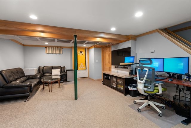 63 Pine St, Natick, MA 01760