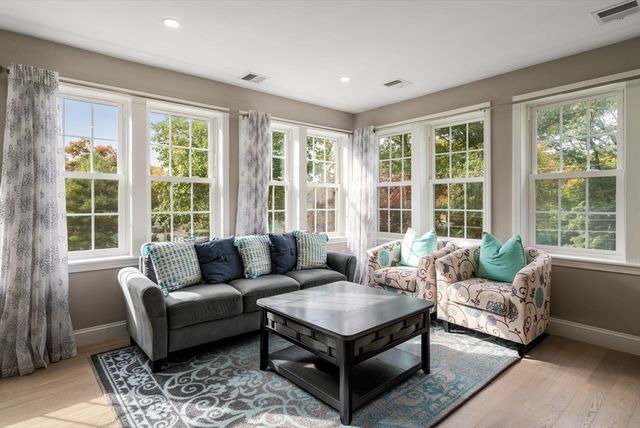 63 Pine St, Natick, MA 01760