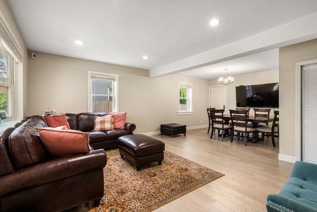 63 Pine St, Natick, MA 01760