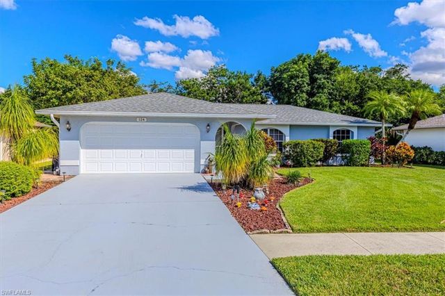 124 Versailles CIR, Naples, FL 34112