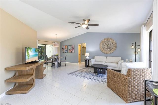 124 Versailles CIR, Naples, FL 34112