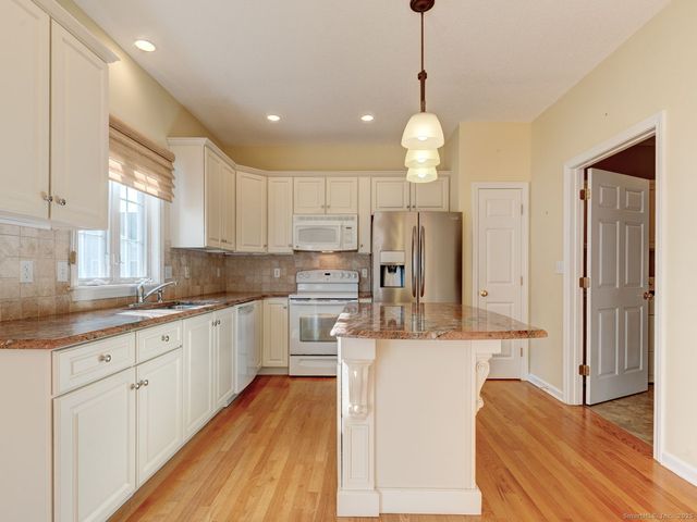 74 Brookview Place 74, Southington, CT 06479