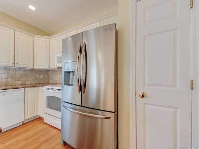 74 Brookview Place 74, Southington, CT 06479