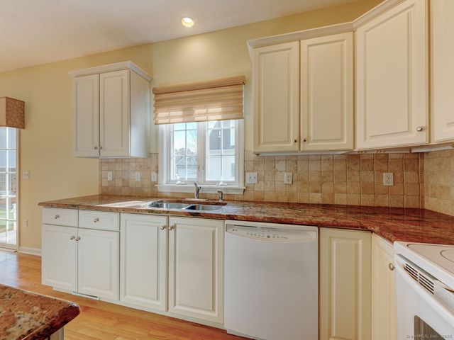 74 Brookview Place 74, Southington, CT 06479