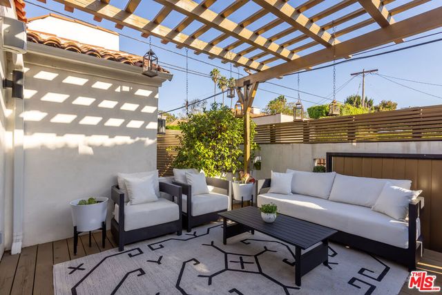 8015 Rosewood Avenue, Los Angeles, CA 90048