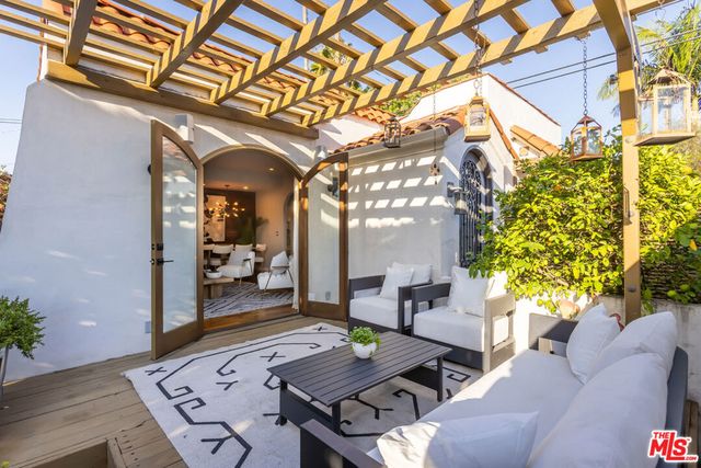 8015 Rosewood Avenue, Los Angeles, CA 90048